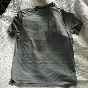 Men’s grey Nike work out shirt